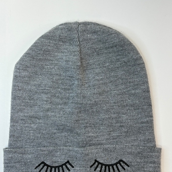 Womens Beanie stocking cap with eye lashes, grey, OS, pre-owned, Rue 21 - Picture 1 of 5